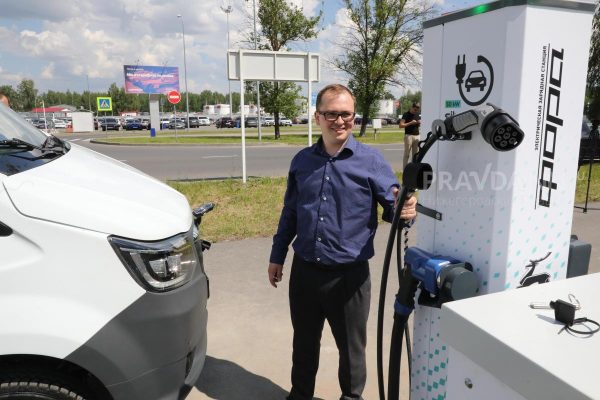 Зарядные станции для электромобилей появятся на всех заправках вдоль автодорог